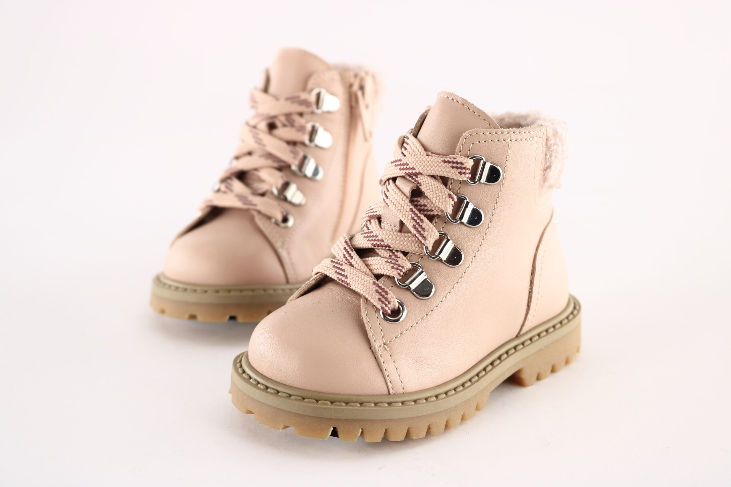 Missouri art. 2207C – Girls’ ankle boot in pink leather with lace-up closure, faux-fur lining and ridged gum sole.