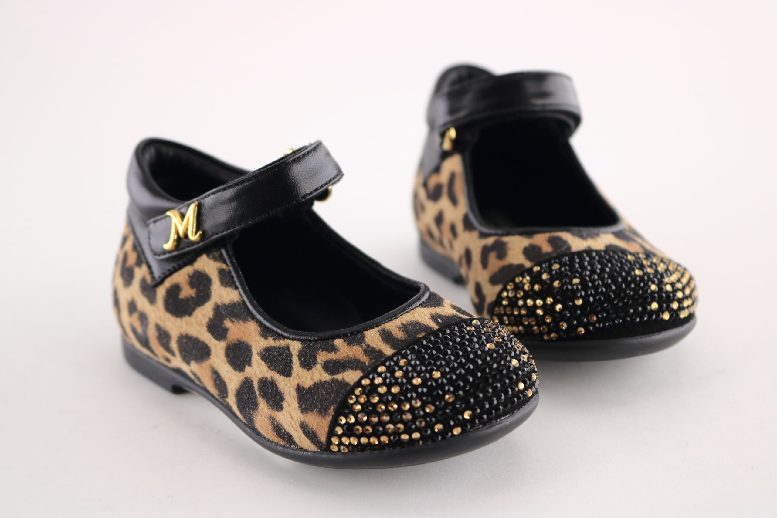 Missouri art. 2014A – Girls’ Mary Jane flat in leopard-print pony hair with black patent strap, gold “M” logo and rhinestone-embellished toe cap.